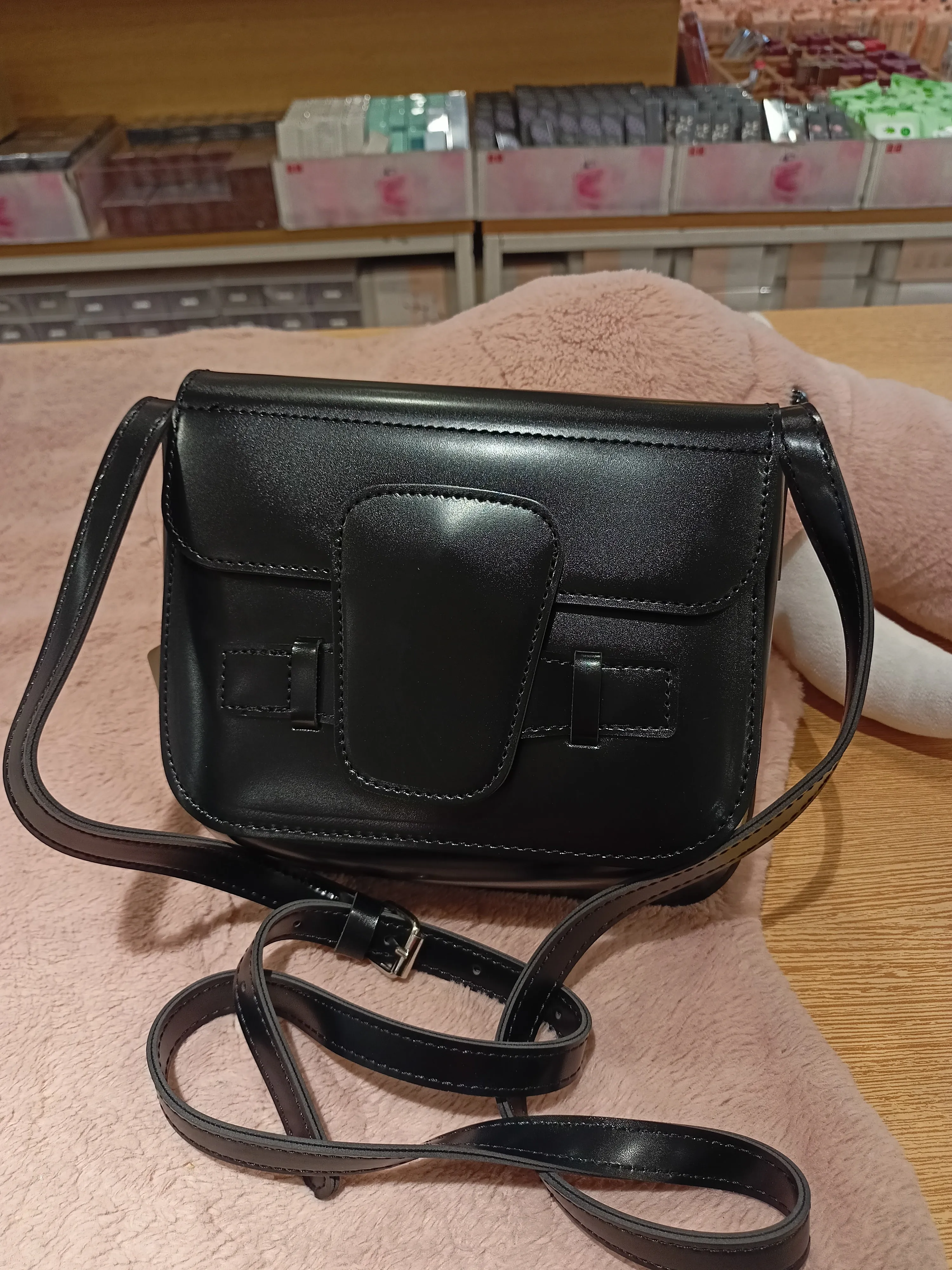 Miniso Retro Saddle Crossbody Bag (Black)