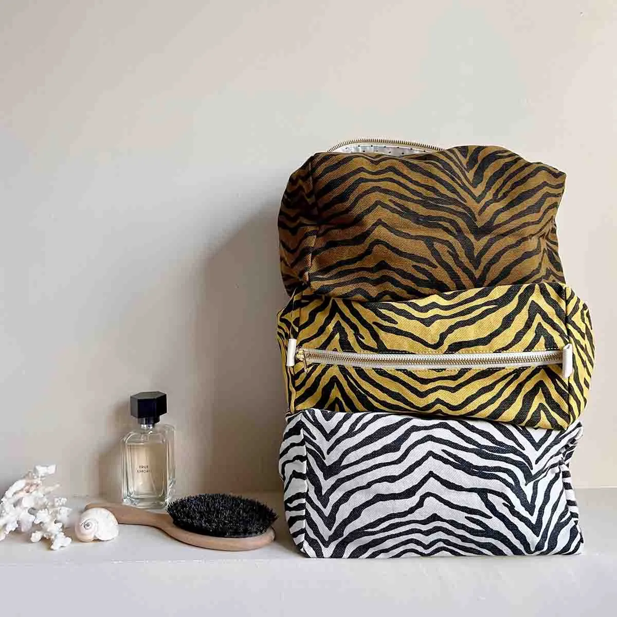 TOILETRY BAG - YELLOW ZEBRA